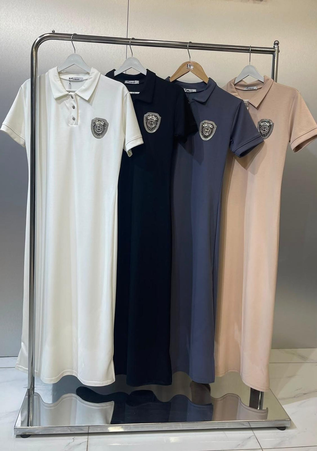 Bayan midi boy taşlı arma detaylı polo yaka Replika elbise