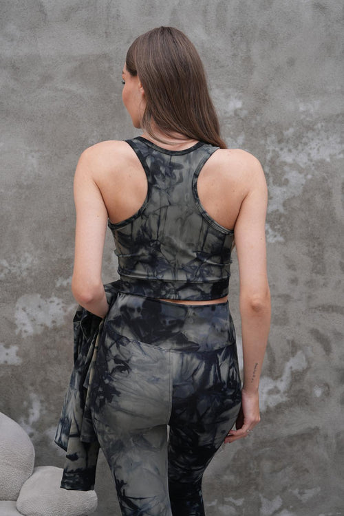 Batik Desenli Dalgıç Kumaş 3’lü Spor Takım – Crop, Yüksek Bel Tayt & Fermuarlı Kapüşonlu Üst